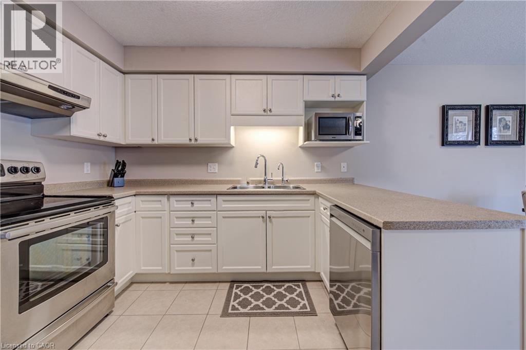 42 Fallowfield Drive, Kitchener, Ontario  N2C 0A8 - Photo 9 - 40827514