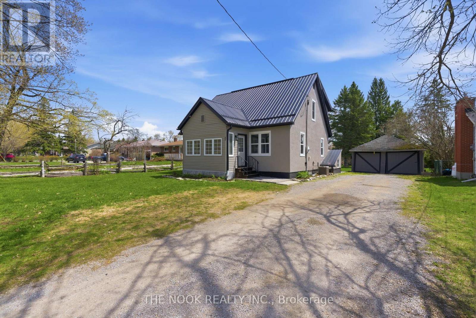 54 Clifton Street, Kawartha Lakes, Ontario  K0M 1N0 - Photo 2 - X13088294