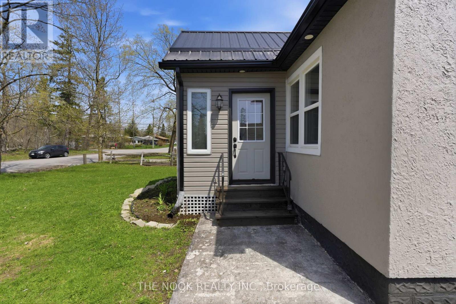 54 Clifton Street, Kawartha Lakes, Ontario  K0M 1N0 - Photo 4 - X13088294