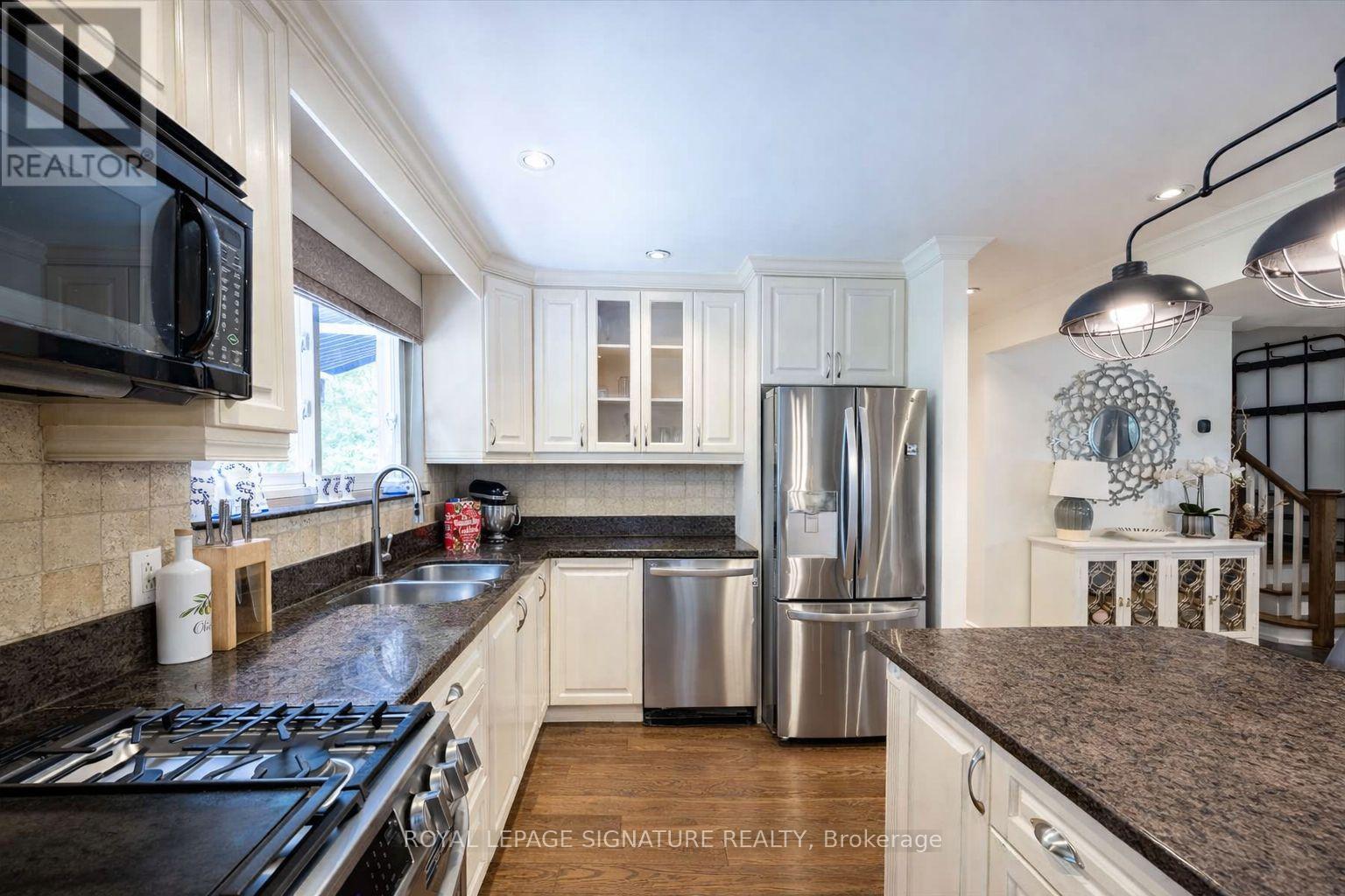 105 Catalina Drive, Toronto, Ontario  M1M 1K7 - Photo 2 - E12898878