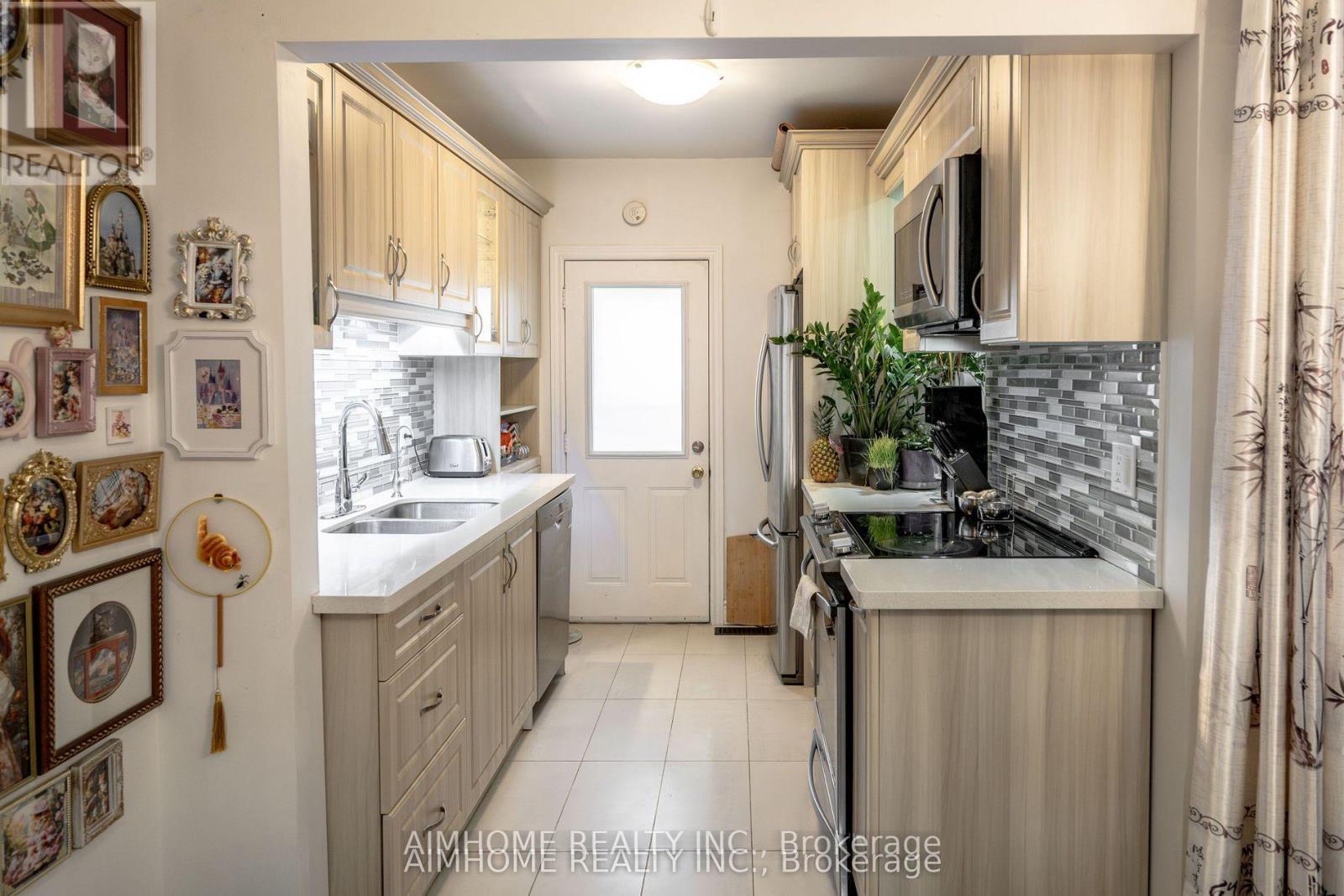 266 Coleridge Avenue, Toronto (Woodbine-Lumsden), Ontario  M4C 4J1 - Photo 16 - E13088342