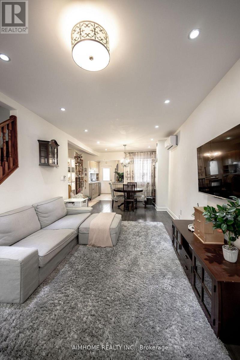 266 Coleridge Avenue, Toronto (Woodbine-Lumsden), Ontario  M4C 4J1 - Photo 2 - E13088342
