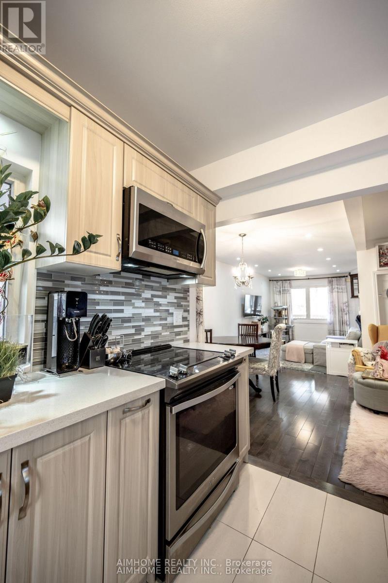 266 Coleridge Avenue, Toronto (Woodbine-Lumsden), Ontario  M4C 4J1 - Photo 4 - E13088342