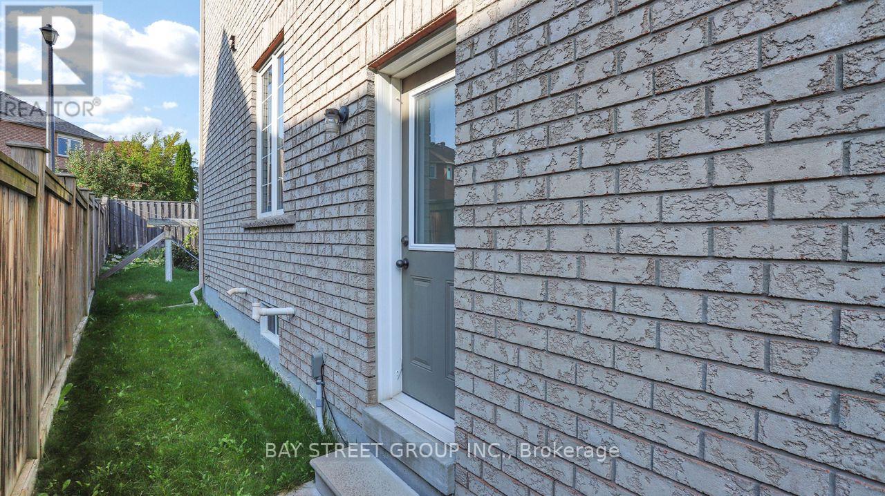 82 Coleluke Lane, Markham, Ontario  L3S 0B7 - Photo 3 - N13088248