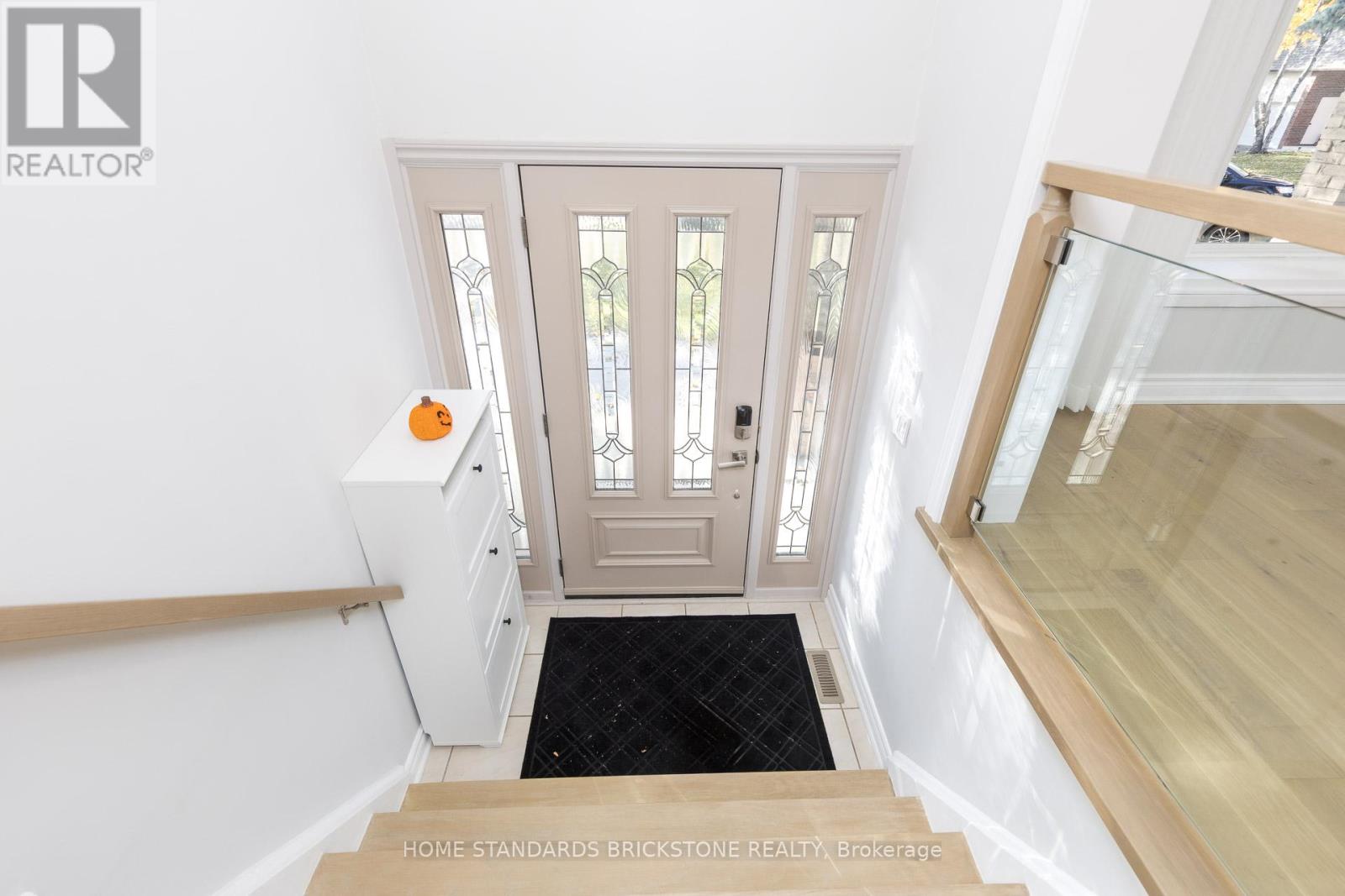 25 Hester Court, Markham (Royal Orchard), Ontario  L3T 3K4 - Photo 3 - N13088258