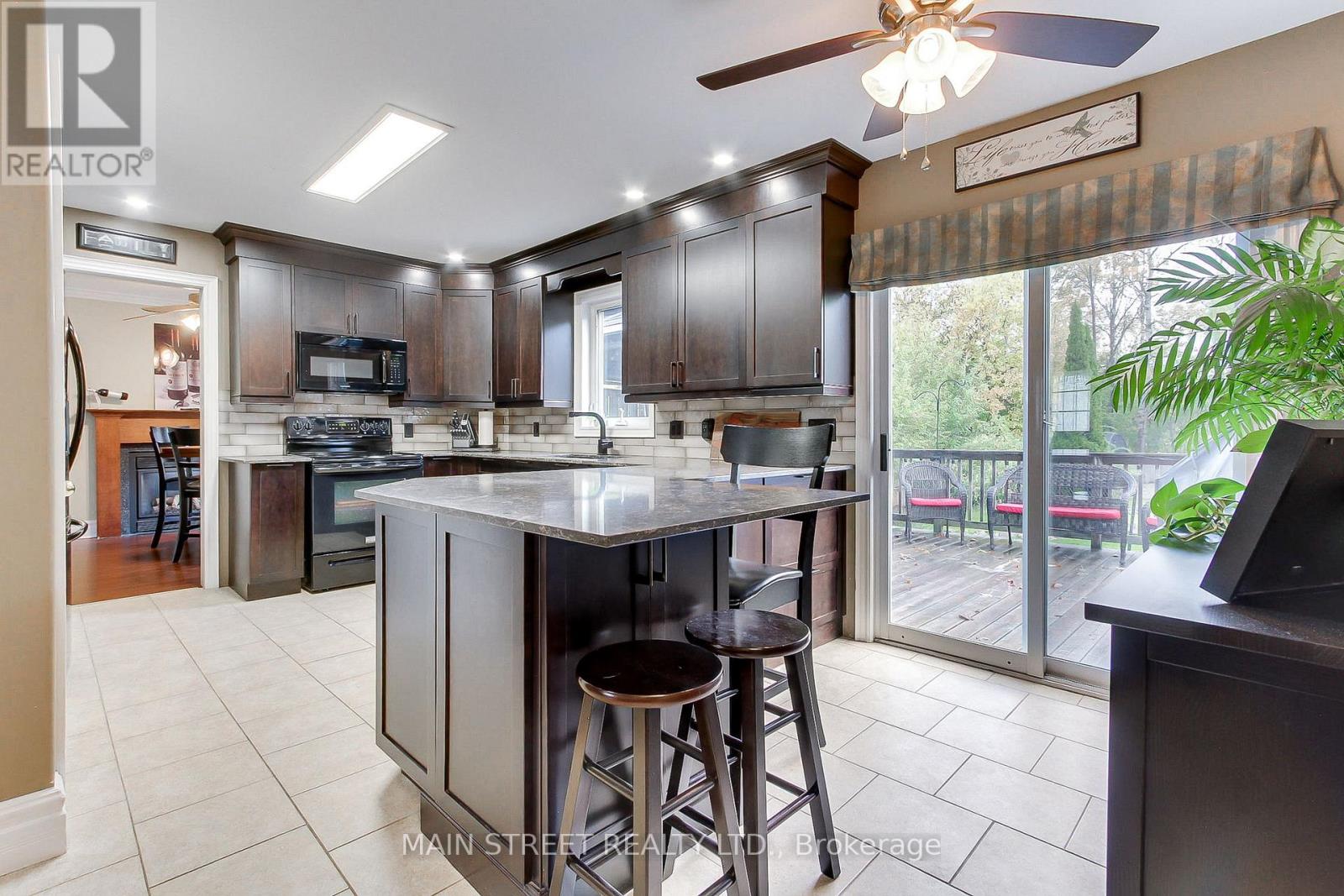 276 Crawford Street, Barrie (Ardagh), Ontario  L4N 3W8 - Photo 7 - S13088254