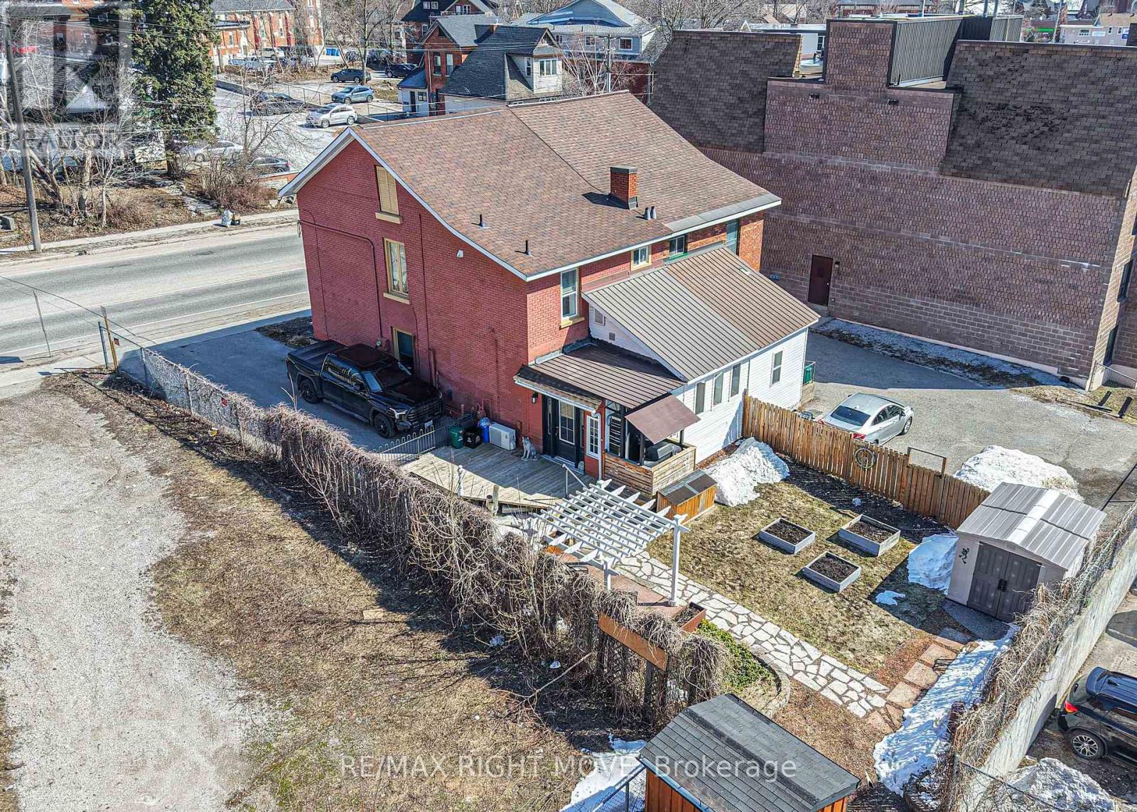 33 Coldwater Road W, Orillia, Ontario  L3V 3L2 - Photo 2 - S13088306