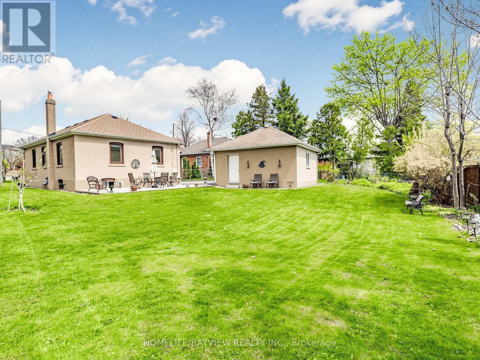 10 Woolton Crescent, Toronto, Ontario  M6M 4K9 - Photo 45 - W13088268