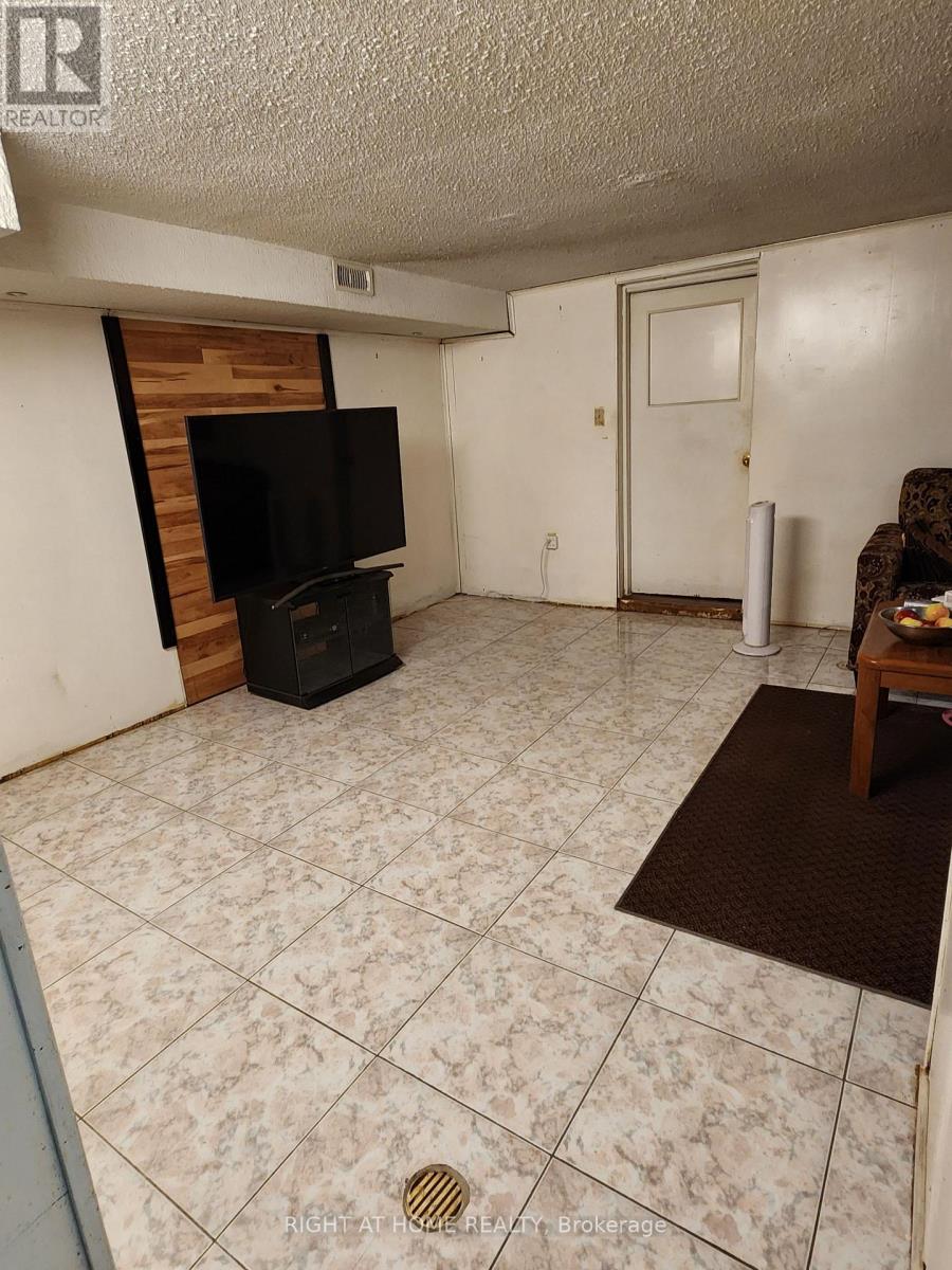 68 Lanyard Road, Toronto, Ontario  M9M 1Y9 - Photo 11 - W13088290