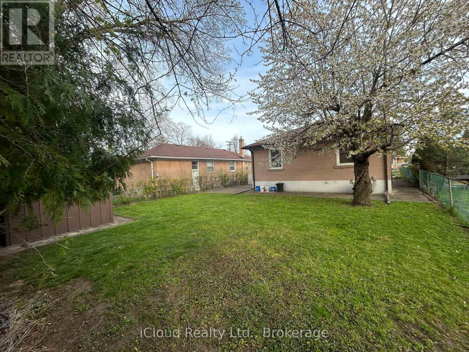 201 Thistle Down Boulevard, Toronto, Ontario  M9V 1K4 - Photo 2 - W13088320