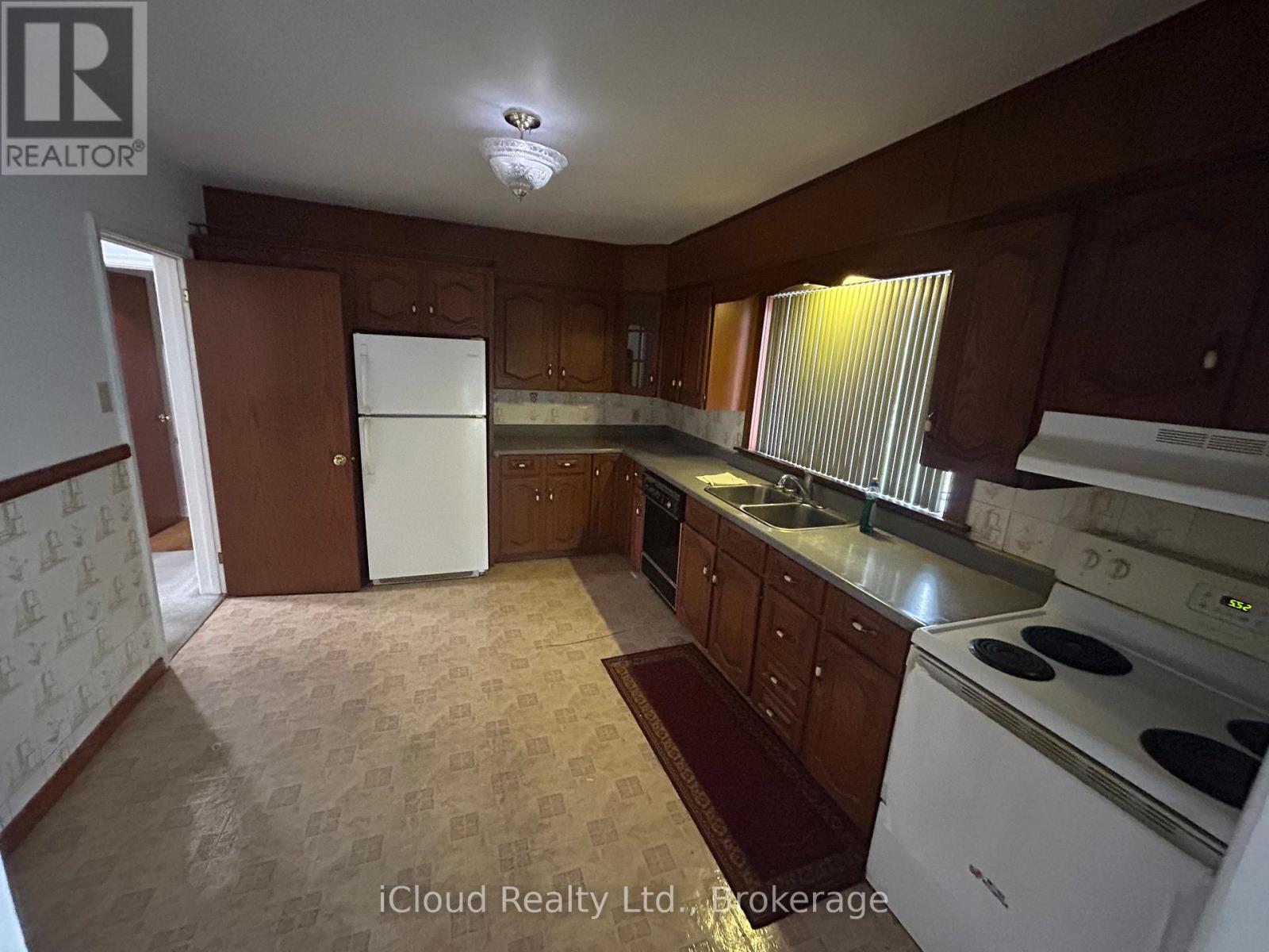 201 Thistle Down Boulevard, Toronto, Ontario  M9V 1K4 - Photo 4 - W13088320