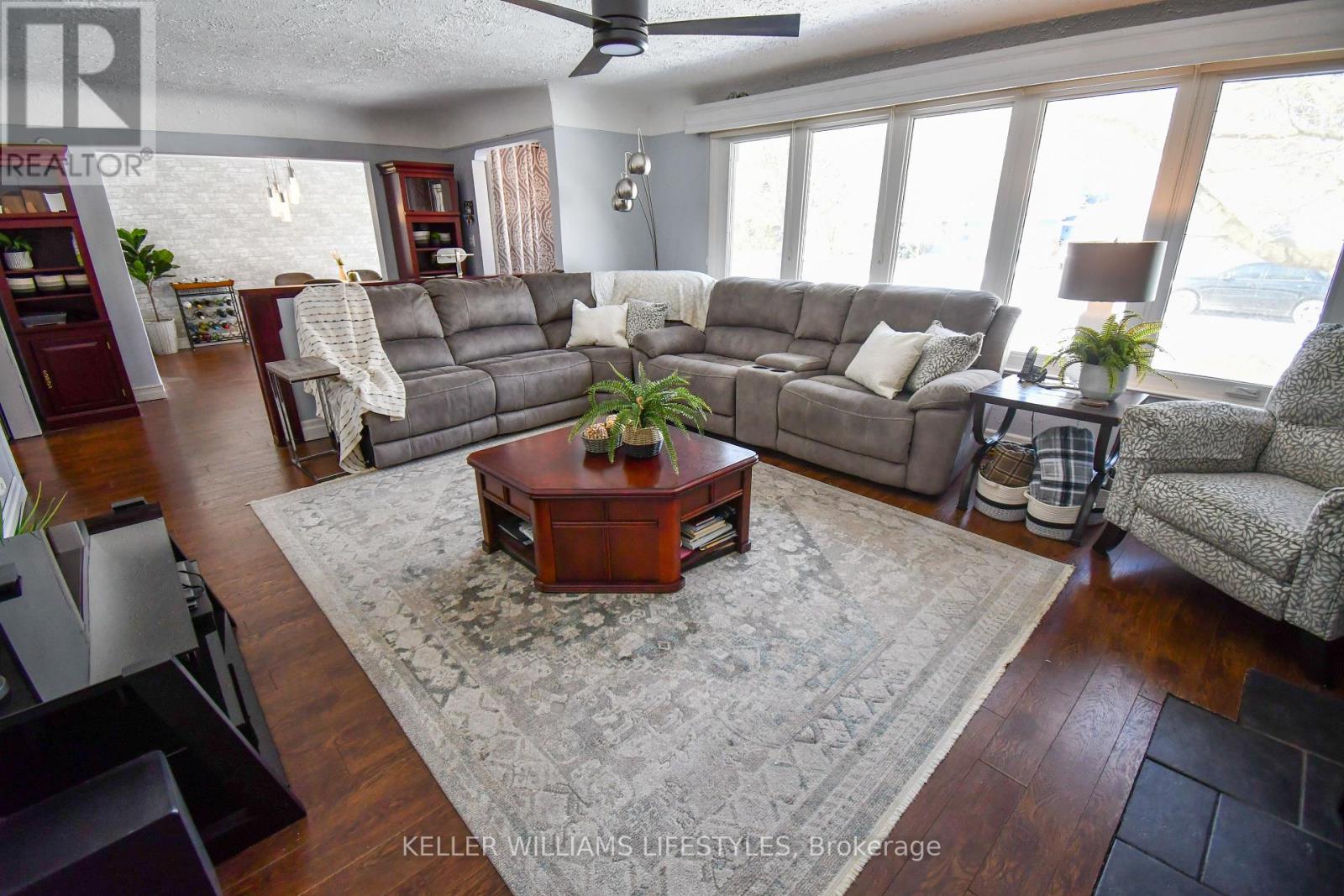 345 Glenrose Drive, London South, Ontario  N6K 2A9 - Photo 10 - X12847444