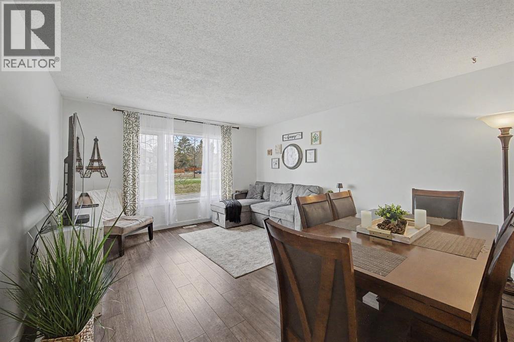 359 Woodvale Crescent SW, Calgary, Alberta  T2W 3L3 - Photo 8 - A2307643