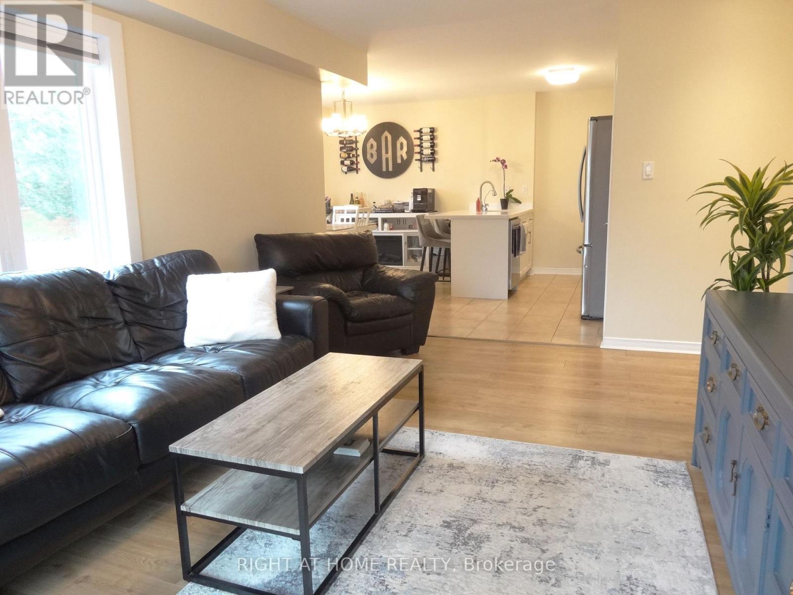106 - 102 Aspen Springs Drive, Clarington, Ontario  L1C 5N6 - Photo 10 - E13088348