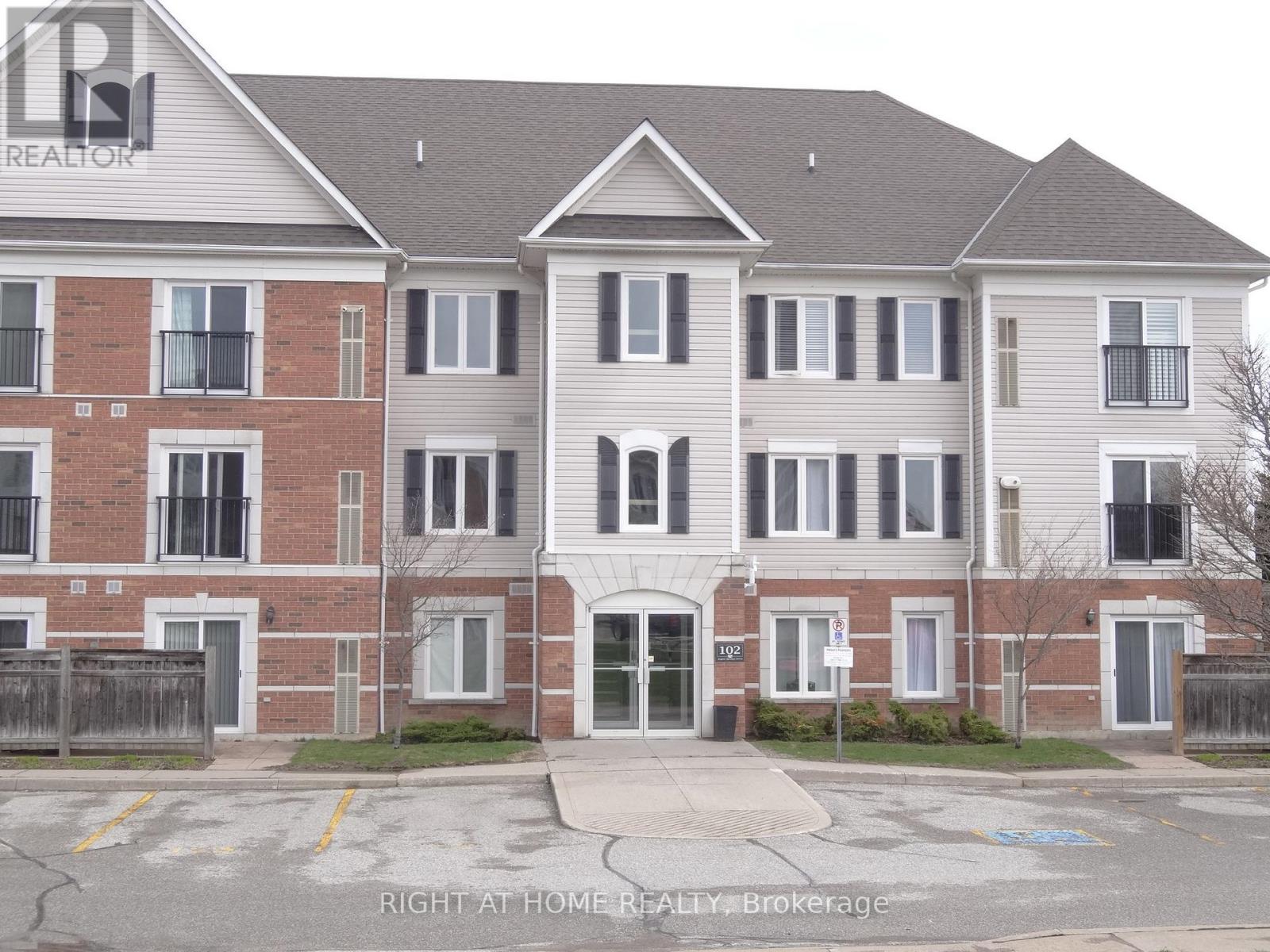 106 - 102 Aspen Springs Drive, Clarington, Ontario  L1C 5N6 - Photo 4 - E13088348