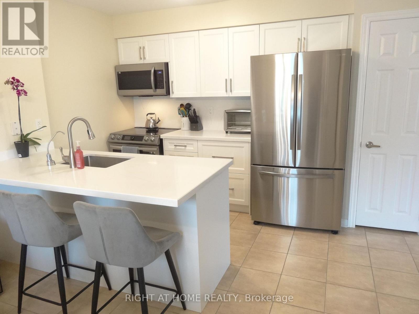 106 - 102 Aspen Springs Drive, Clarington, Ontario  L1C 5N6 - Photo 7 - E13088348