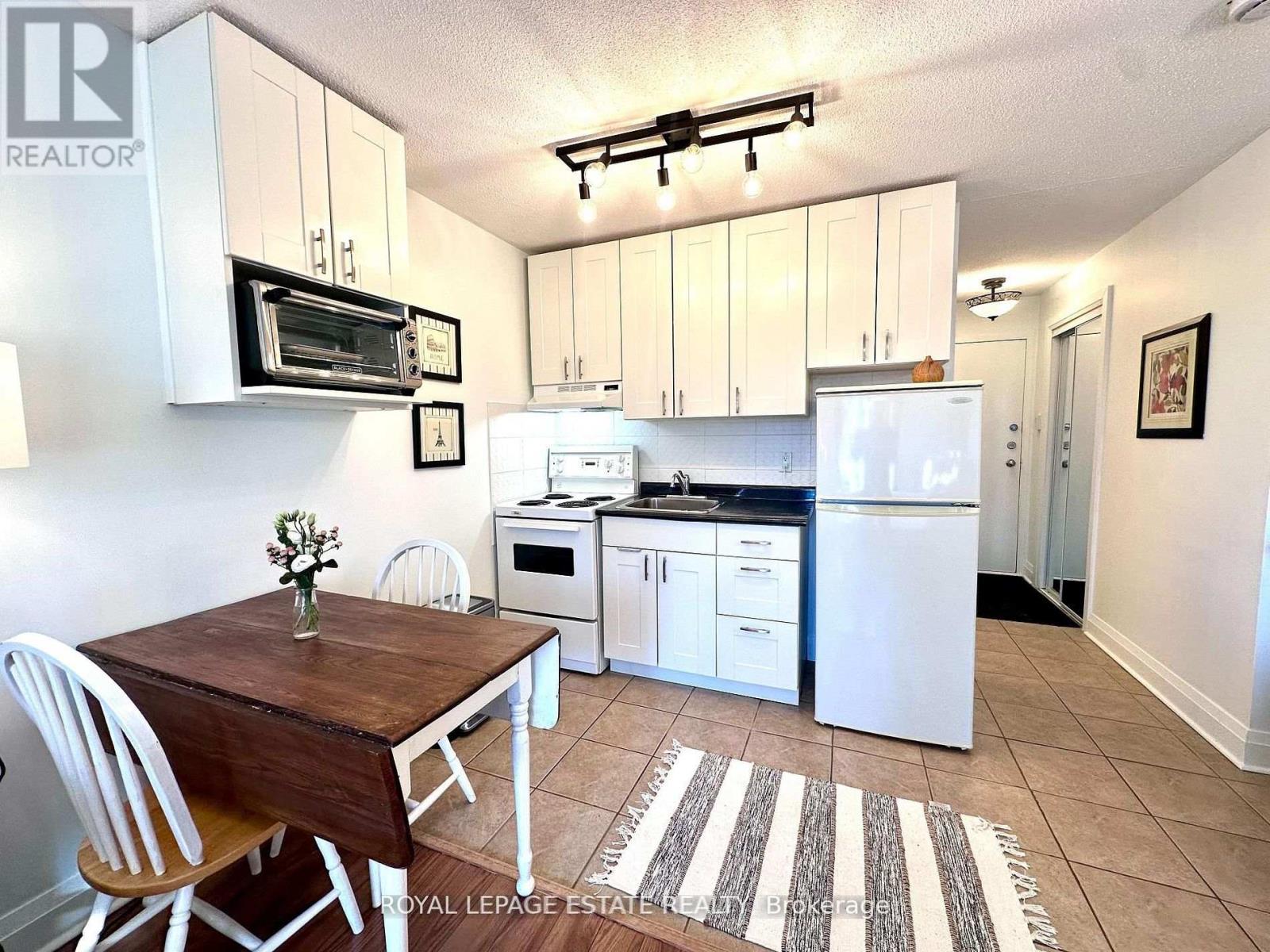 309 - 123 Woodbine Avenue, Toronto (The Beaches), Ontario  M4L 3V8 - Photo 3 - E13088406