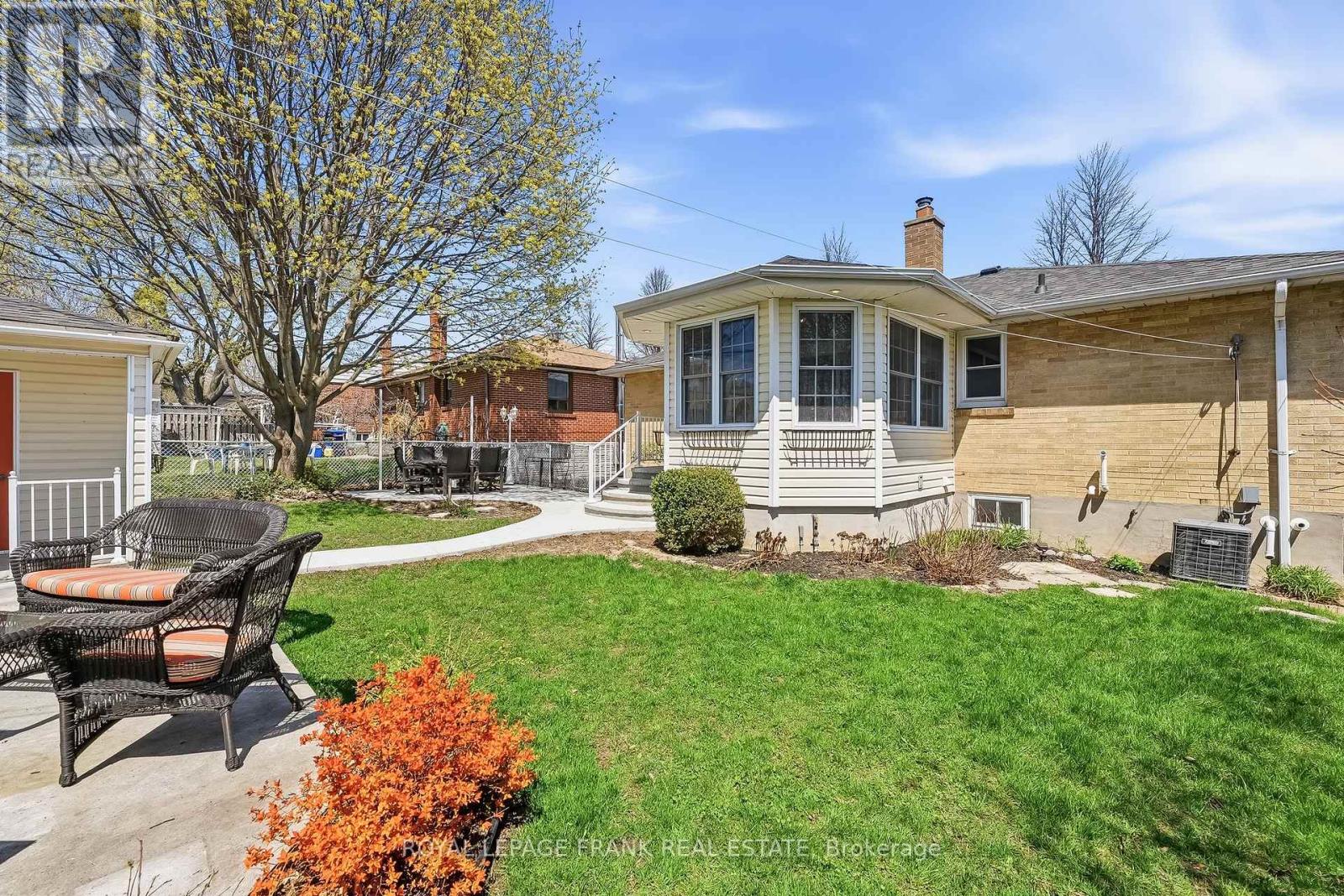 1212 Valley Drive, Oshawa, Ontario  L1J 3M7 - Photo 40 - E13087078