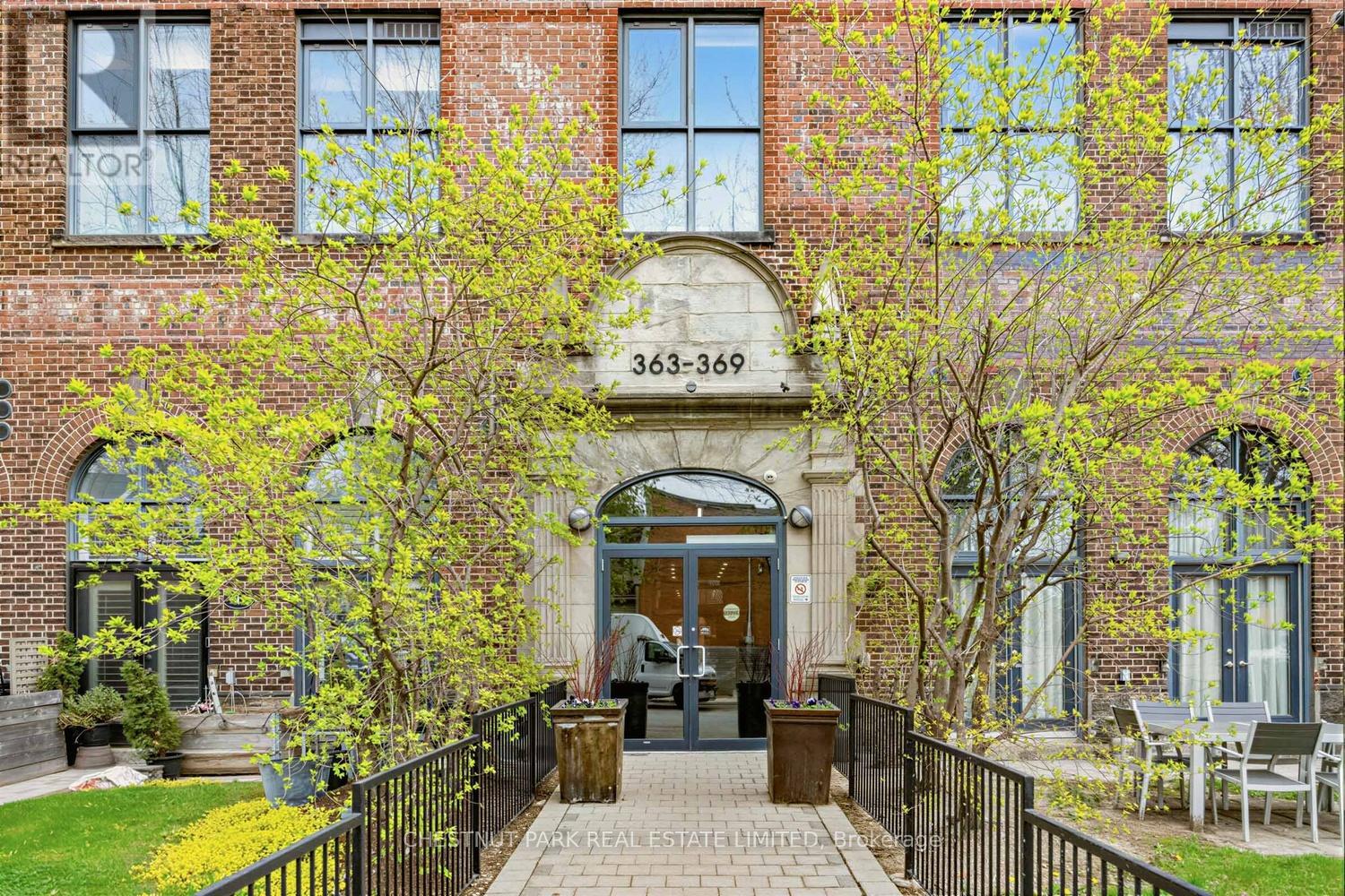 301 - 363 SORAUREN AVENUE, Toronto, Ontario