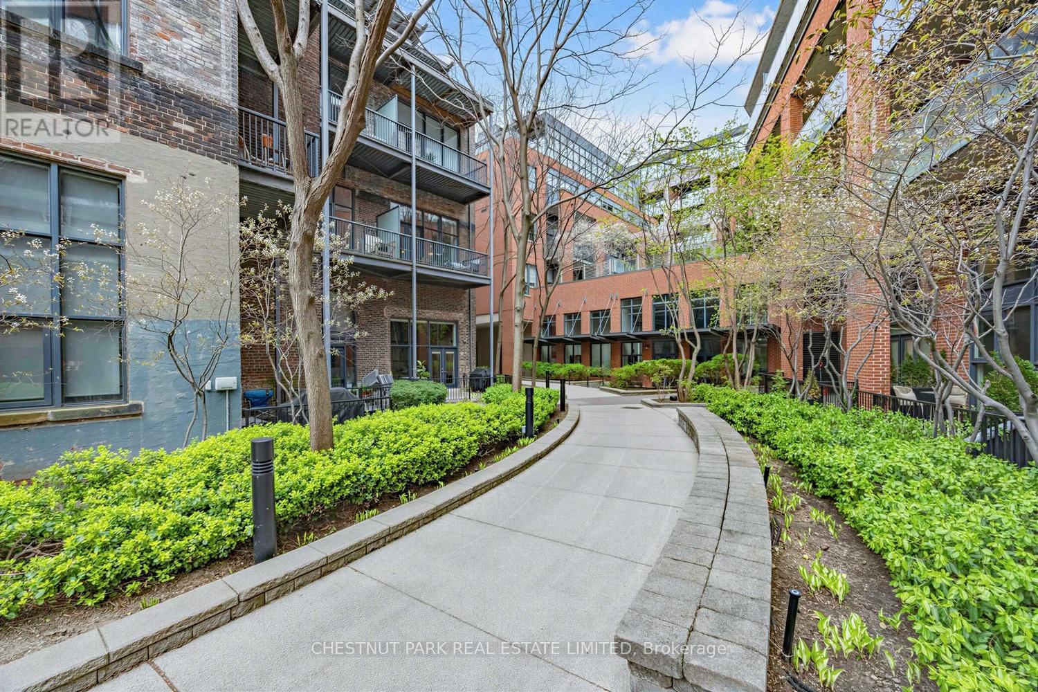 301 - 363 Sorauren Avenue, Toronto, Ontario  M6R 3C1 - Photo 3 - W13088350