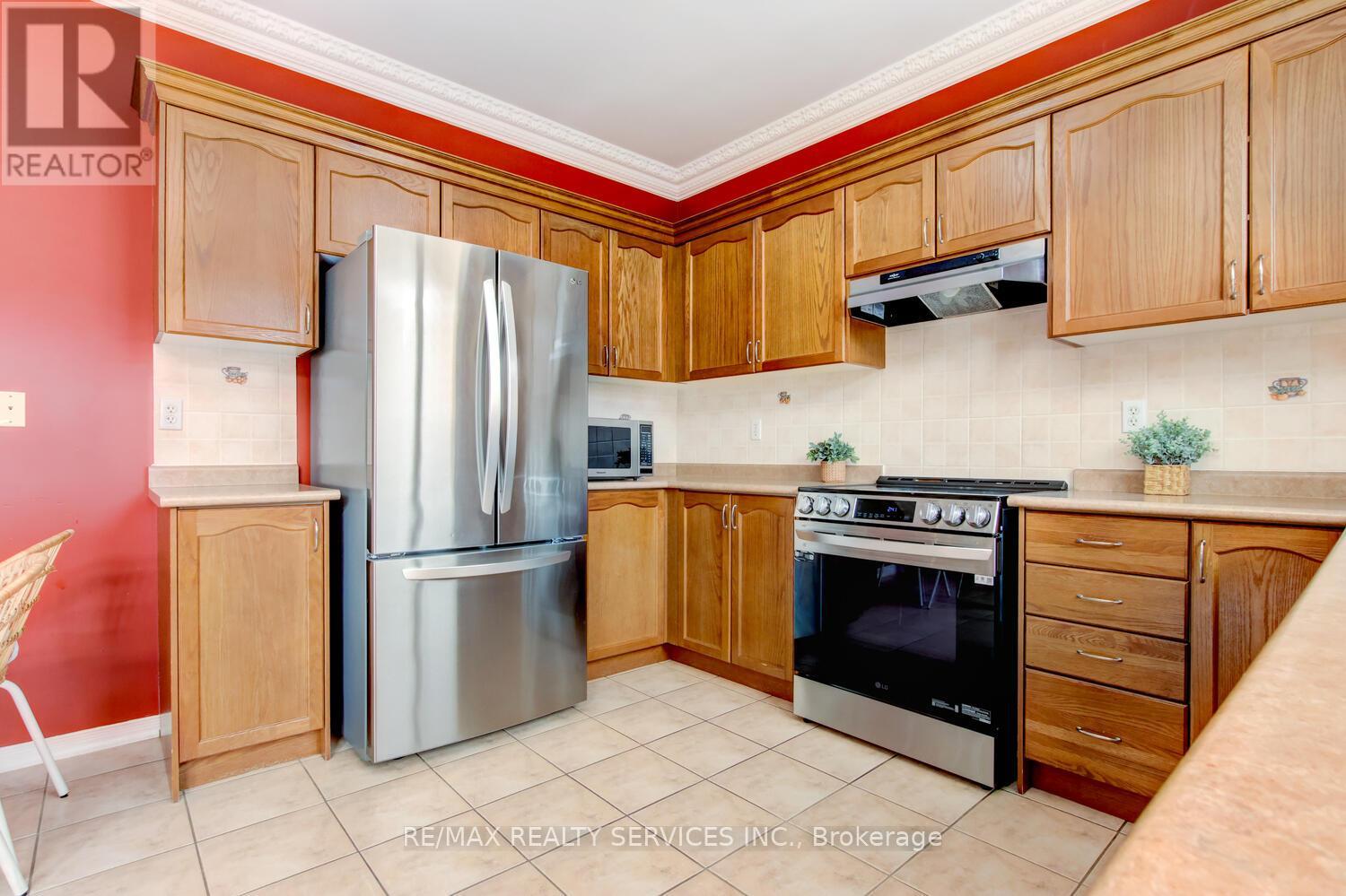 47 Cape Dorset Crescent, Brampton, Ontario  L6R 3K9 - Photo 9 - W13088354