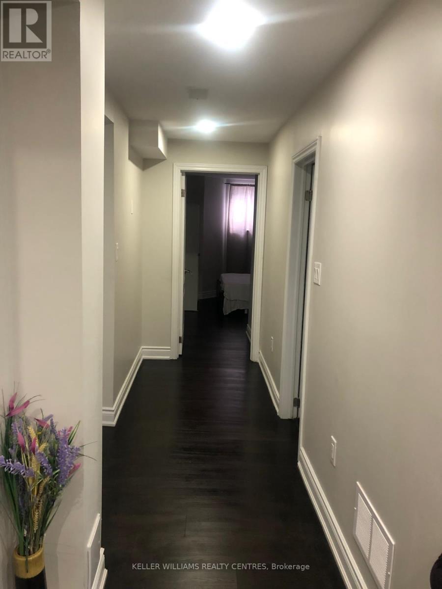 24 Hoxton Road E, Brampton (Northwest Brampton), Ontario  L7A 4L5 - Photo 4 - W13088384