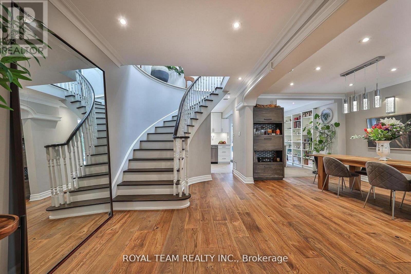 91 South Kingsway Way, Toronto, Ontario  M6S 3T4 - Photo 5 - W13088398