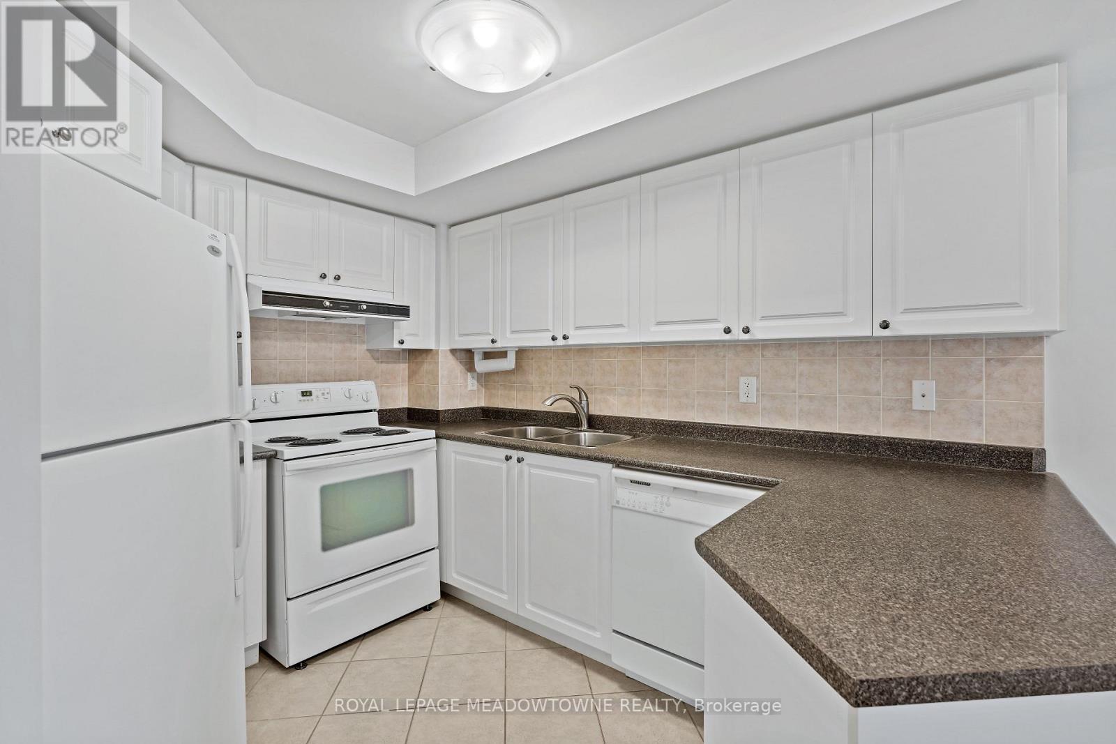 1030 - 3888 Duke Of York Boulevard, Mississauga, Ontario  L5B 4P5 - Photo 8 - W13071370