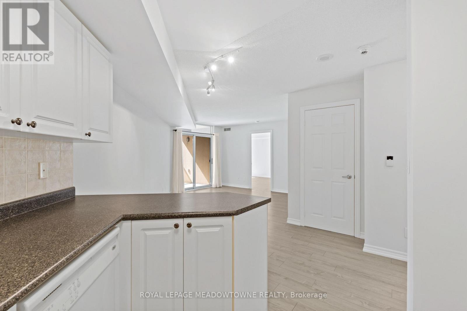 1030 - 3888 Duke Of York Boulevard, Mississauga, Ontario  L5B 4P5 - Photo 7 - W13071370