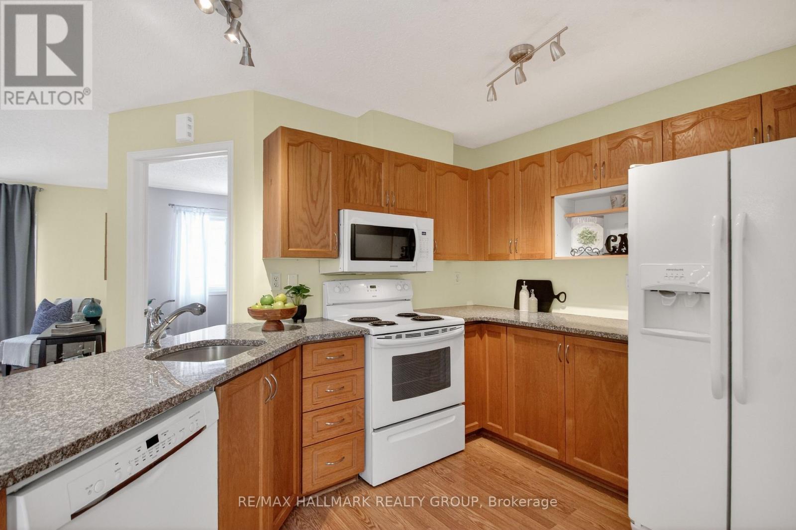 3 Daphne Crescent, Ottawa, Ontario  K2S 1Y1 - Photo 10 - X12942148