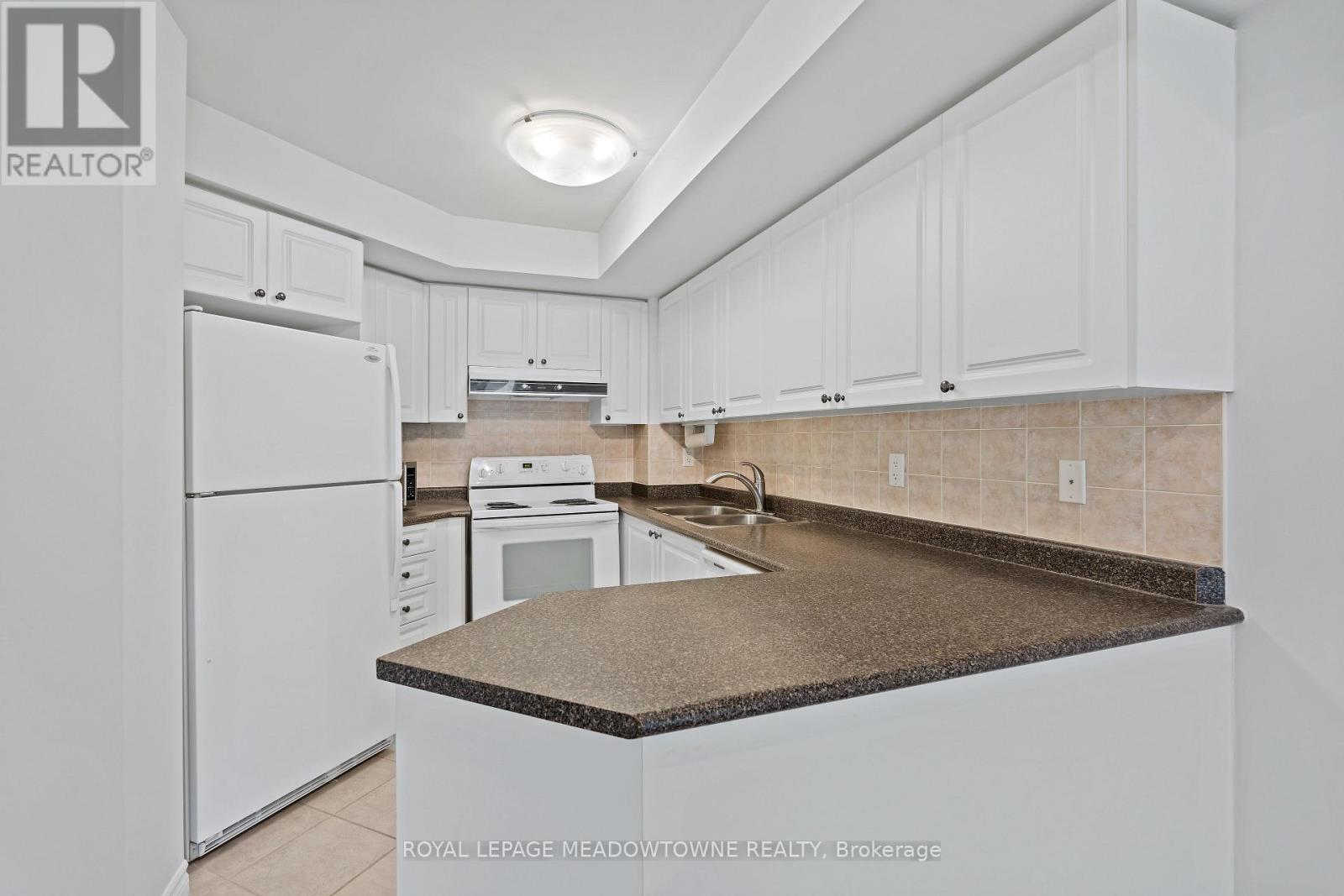 1030 - 3888 Duke Of York Boulevard, Mississauga, Ontario  L5B 4P5 - Photo 3 - W13071370