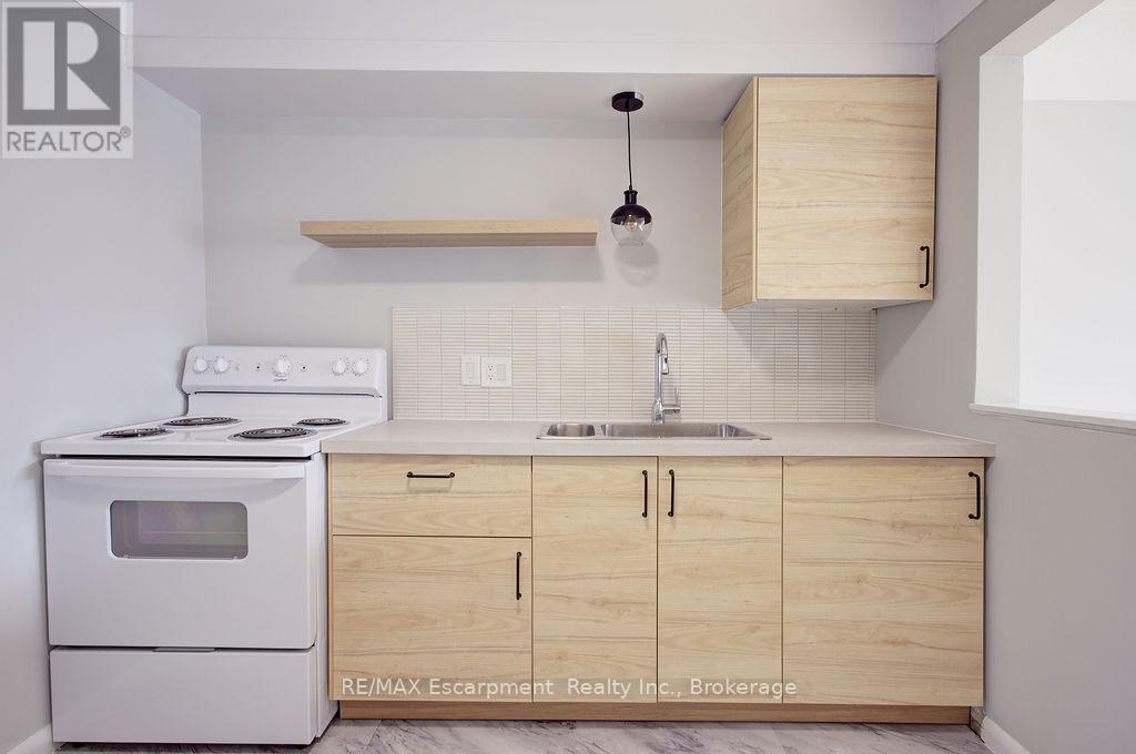 204 - 830 Robinson Street, Burlington, Ontario  L7R 2L5 - Photo 1 - W13045370