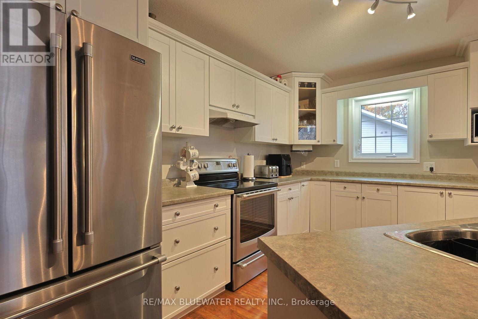 363 Shannon Boulevard, South Huron (Stephen), Ontario  N0M 1T0 - Photo 11 - X13088520