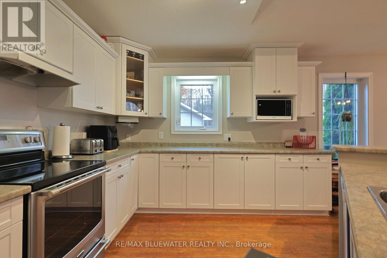 363 Shannon Boulevard, South Huron (Stephen), Ontario  N0M 1T0 - Photo 12 - X13088520