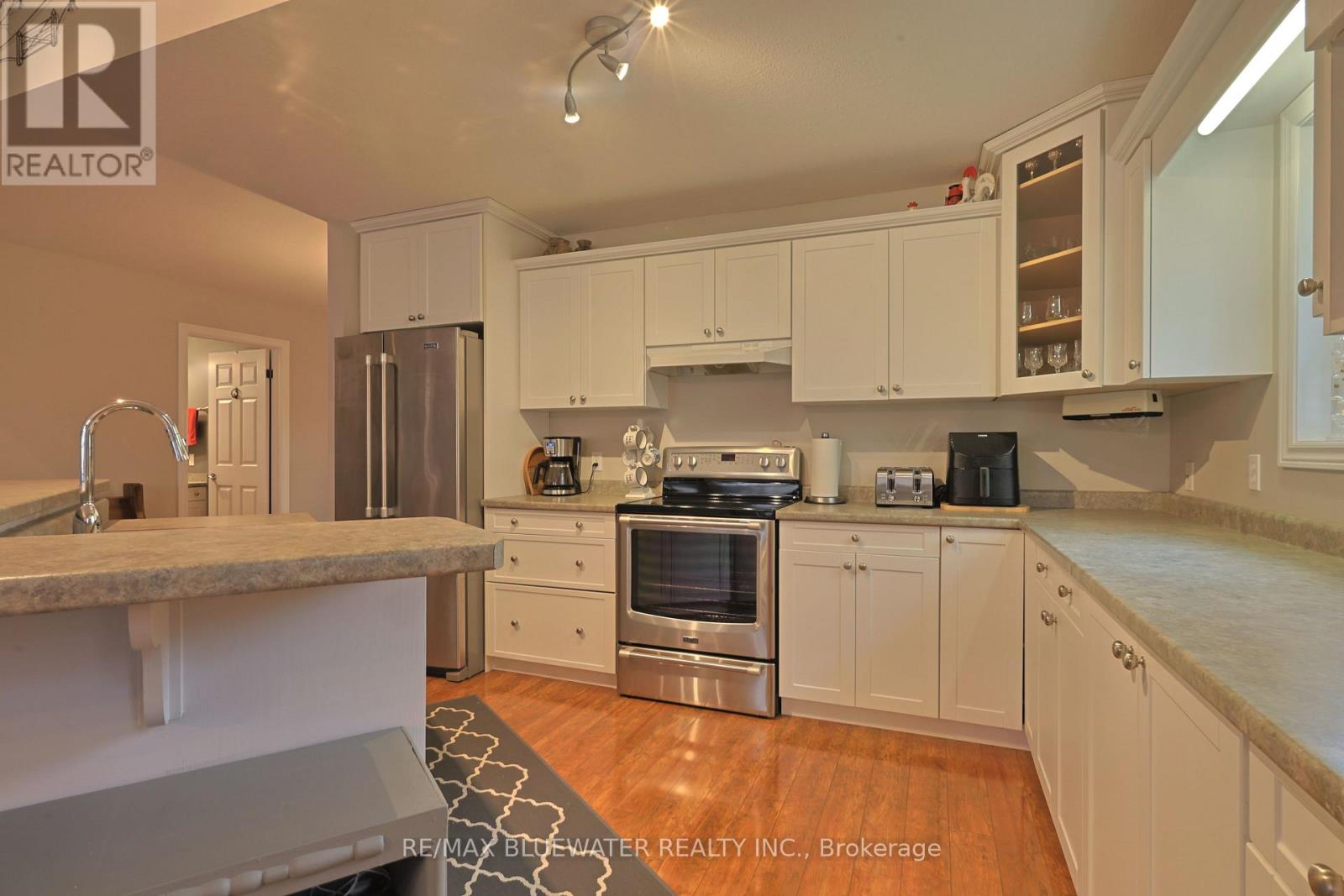 363 Shannon Boulevard, South Huron (Stephen), Ontario  N0M 1T0 - Photo 13 - X13088520