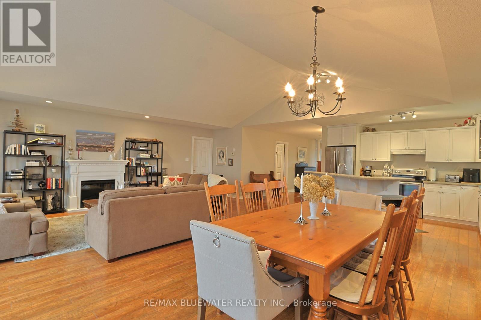 363 Shannon Boulevard, South Huron (Stephen), Ontario  N0M 1T0 - Photo 17 - X13088520