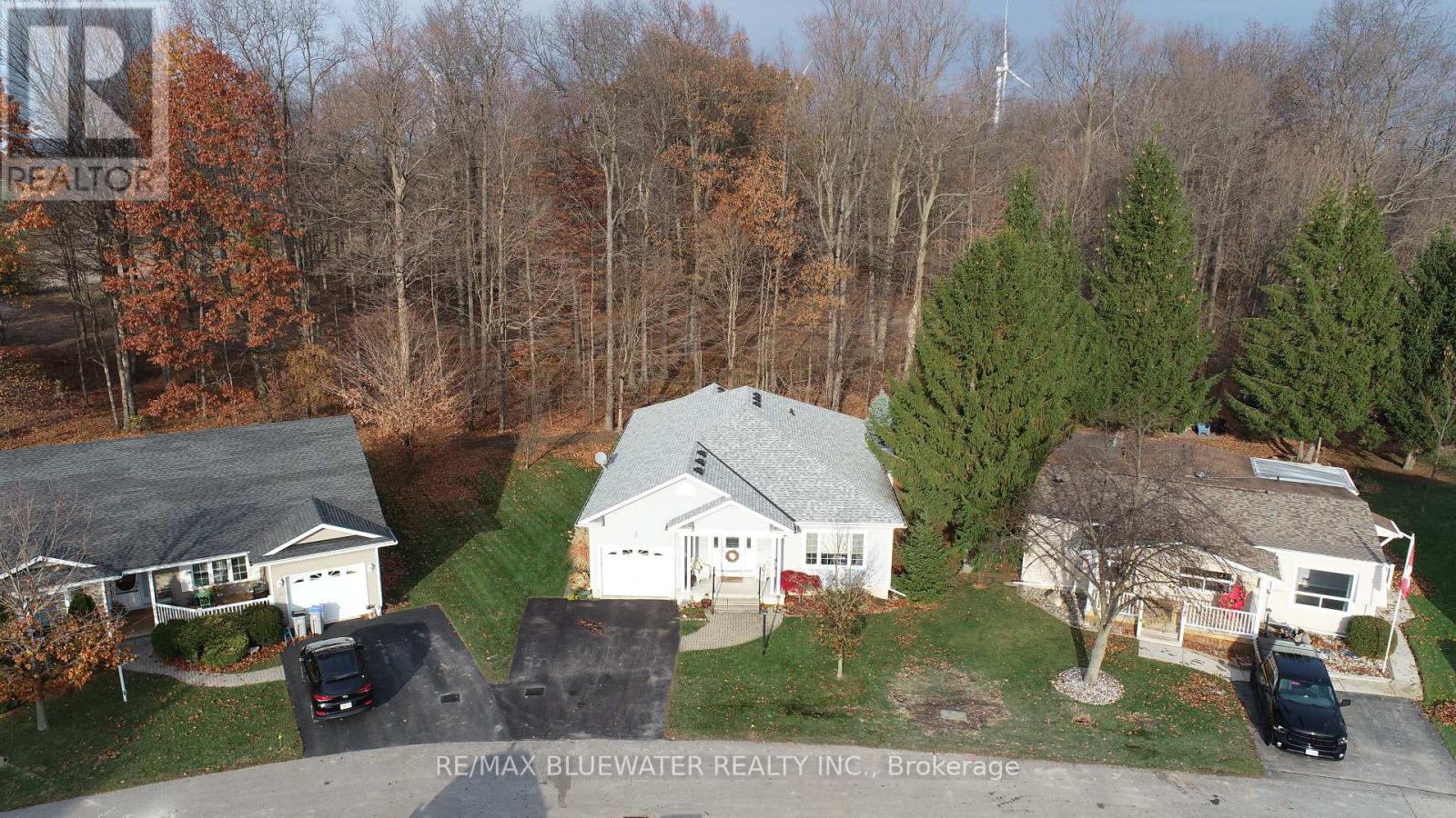 363 Shannon Boulevard, South Huron (Stephen), Ontario  N0M 1T0 - Photo 2 - X13088520