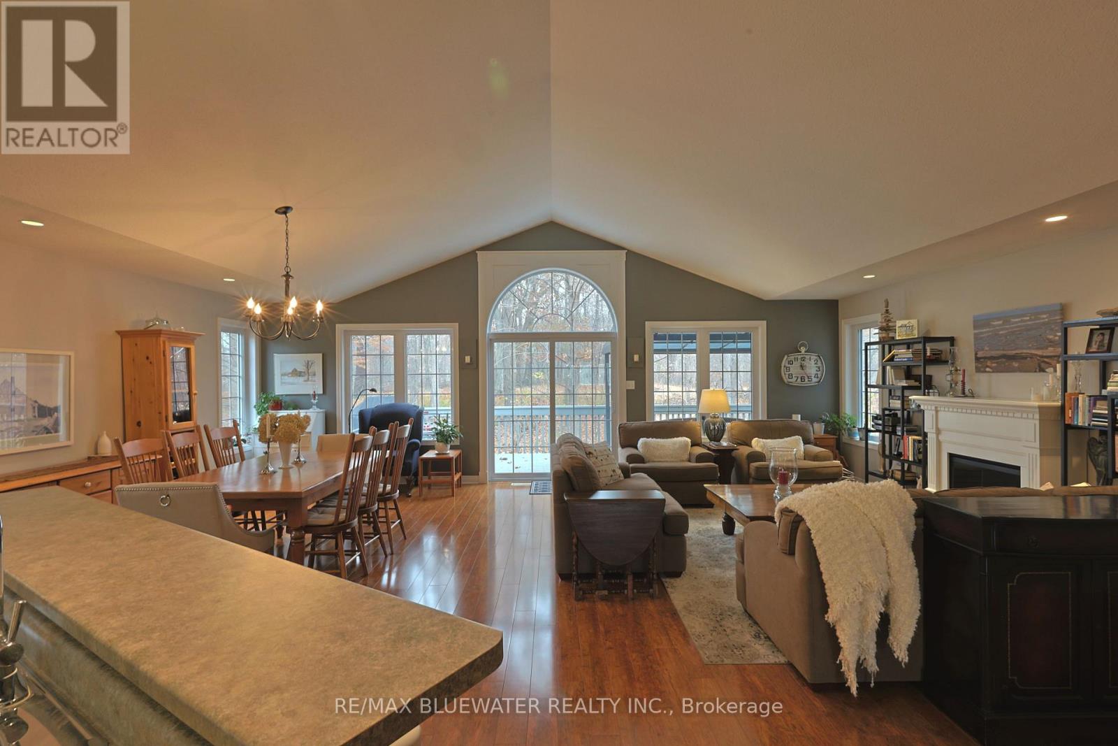 363 Shannon Boulevard, South Huron (Stephen), Ontario  N0M 1T0 - Photo 3 - X13088520