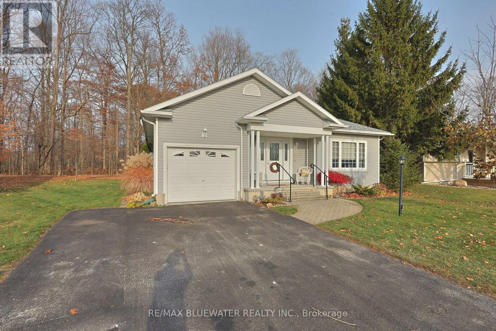 363 Shannon Boulevard, South Huron (Stephen), Ontario  N0M 1T0 - Photo 6 - X13088520