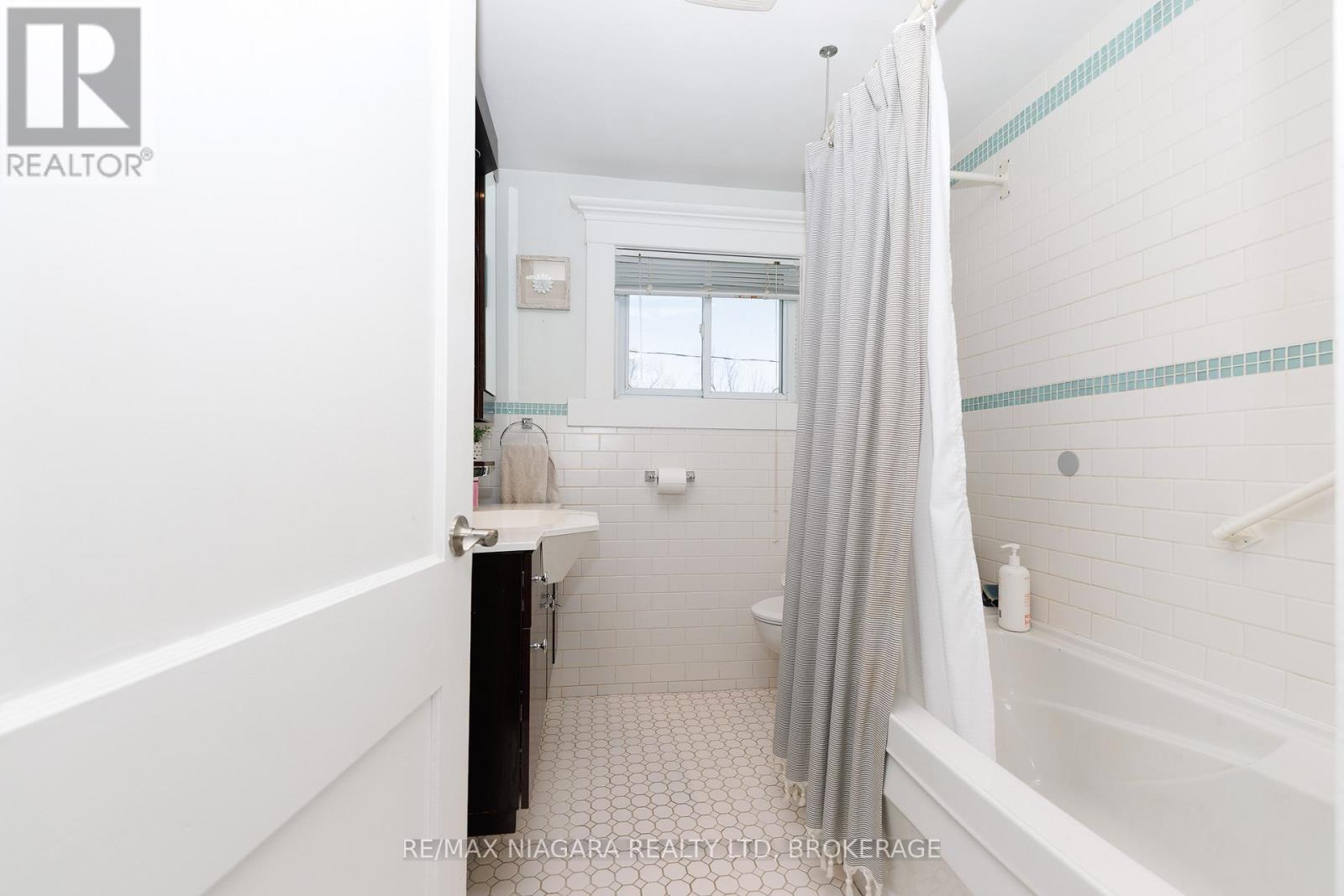 18 Maplecrest Avenue, St. Catharines, Ontario  L2T 1A8 - Photo 22 - X13083956