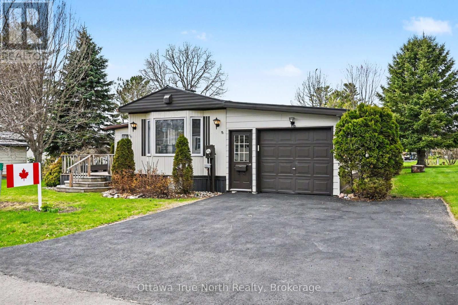 15 Hardwood Lane, Mcnab/braeside, Ontario  K0A 3L0 - Photo 1 - X13088538