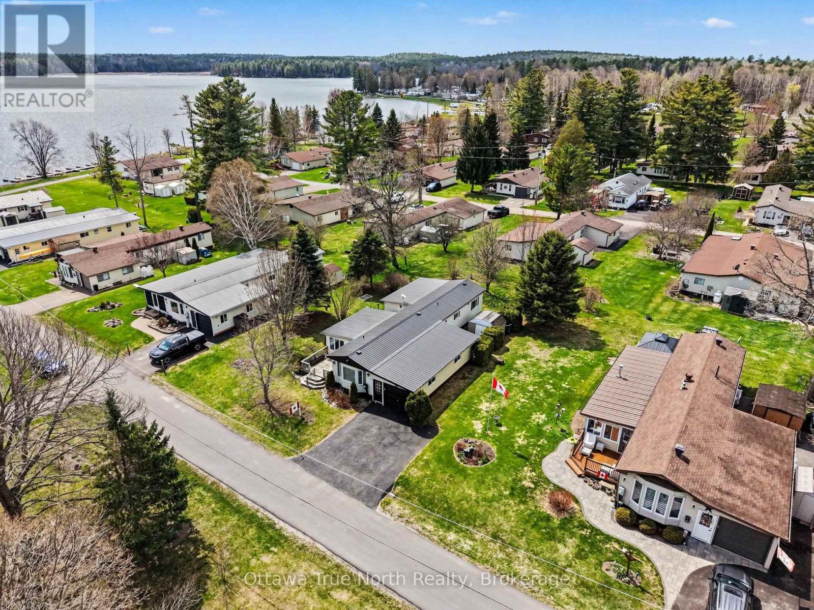 15 Hardwood Lane, Mcnab/braeside, Ontario  K0A 3L0 - Photo 2 - X13088538