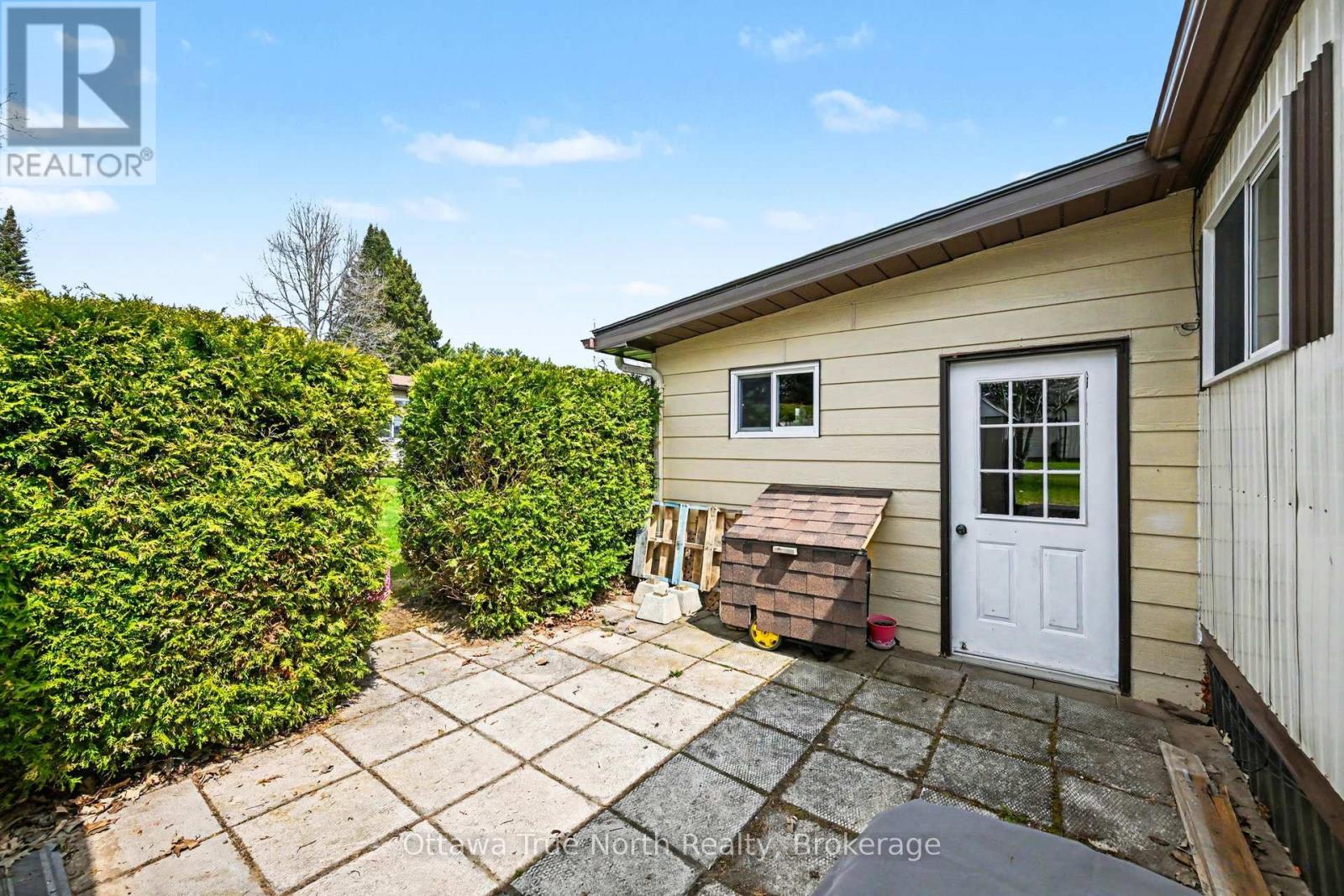 15 Hardwood Lane, Mcnab/braeside, Ontario  K0A 3L0 - Photo 21 - X13088538