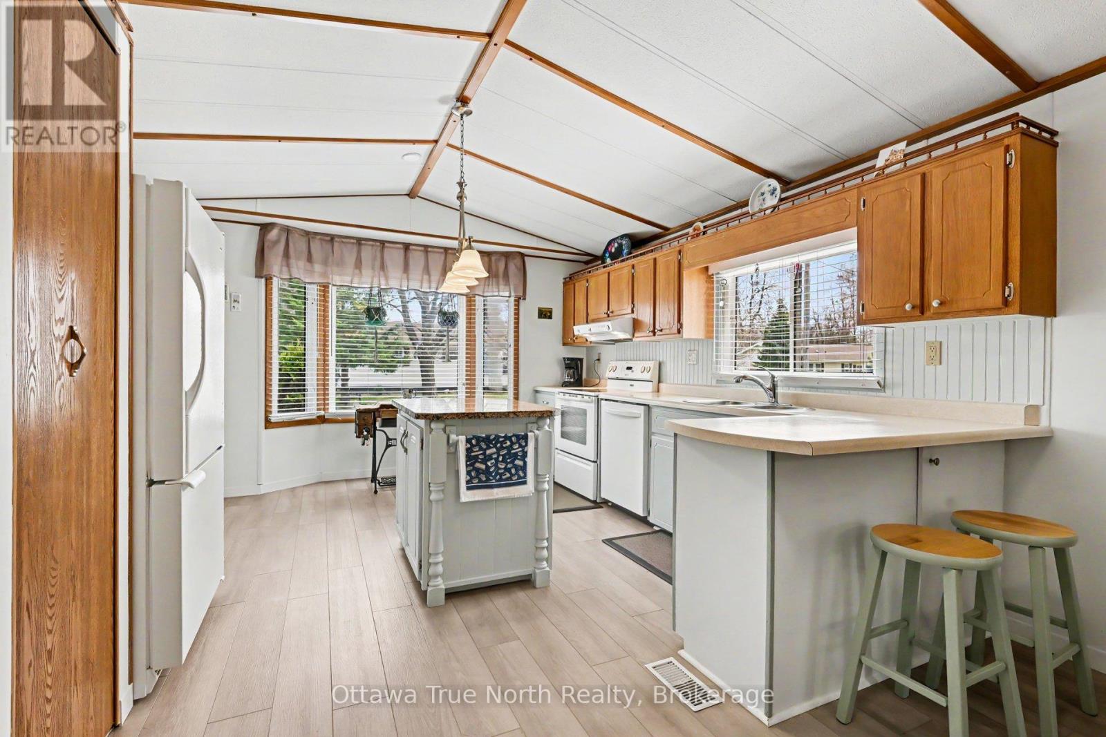 15 Hardwood Lane, Mcnab/braeside, Ontario  K0A 3L0 - Photo 4 - X13088538