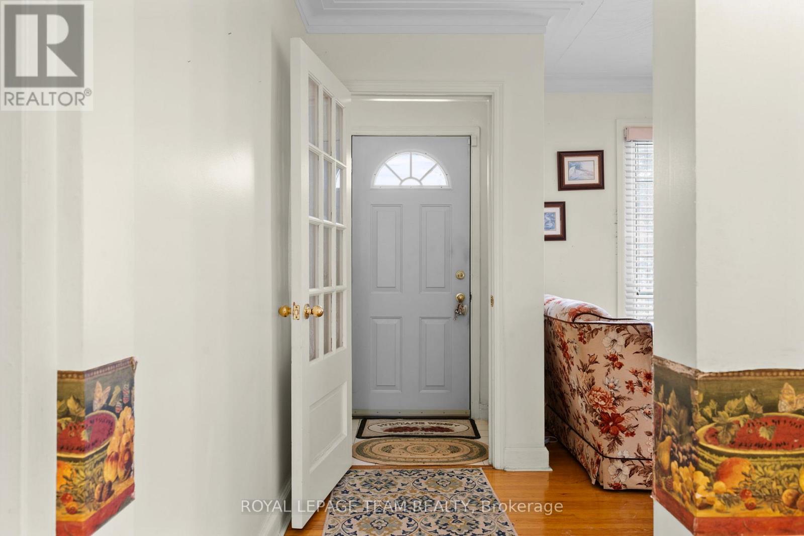 41 Capilano Drive, Ottawa, Ontario  K2E 6G3 - Photo 2 - X12914698