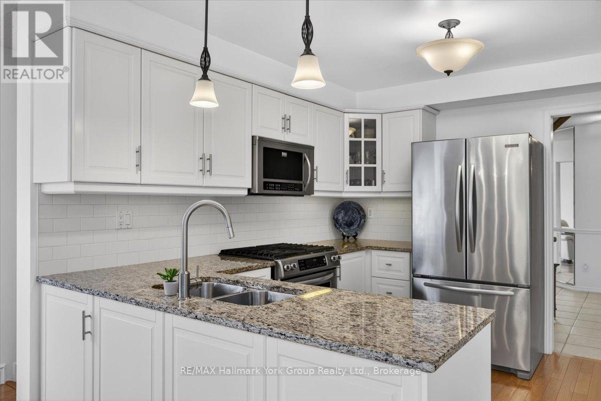 50 Mcleod Drive, Aurora (Aurora Heights), Ontario  L4G 5E8 - Photo 12 - N13088488
