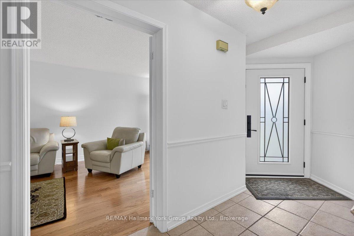 50 Mcleod Drive, Aurora (Aurora Heights), Ontario  L4G 5E8 - Photo 4 - N13088488