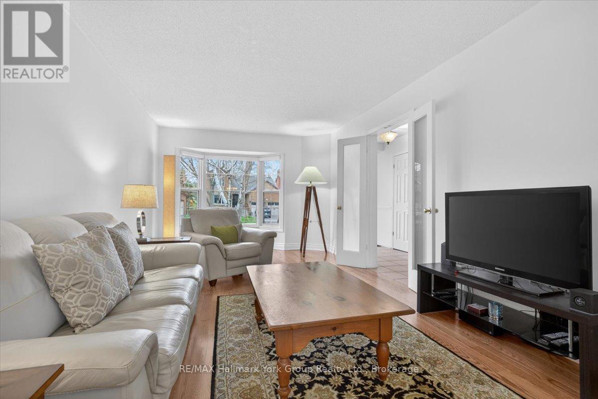 50 Mcleod Drive, Aurora (Aurora Heights), Ontario  L4G 5E8 - Photo 7 - N13088488