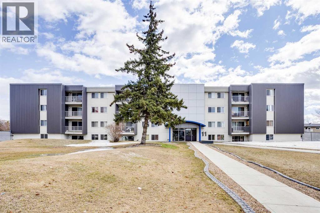 9, 11 Clearwater Crescent, Fort Mcmurray, Alberta  T9H 2B7 - Photo 2 - A2308289