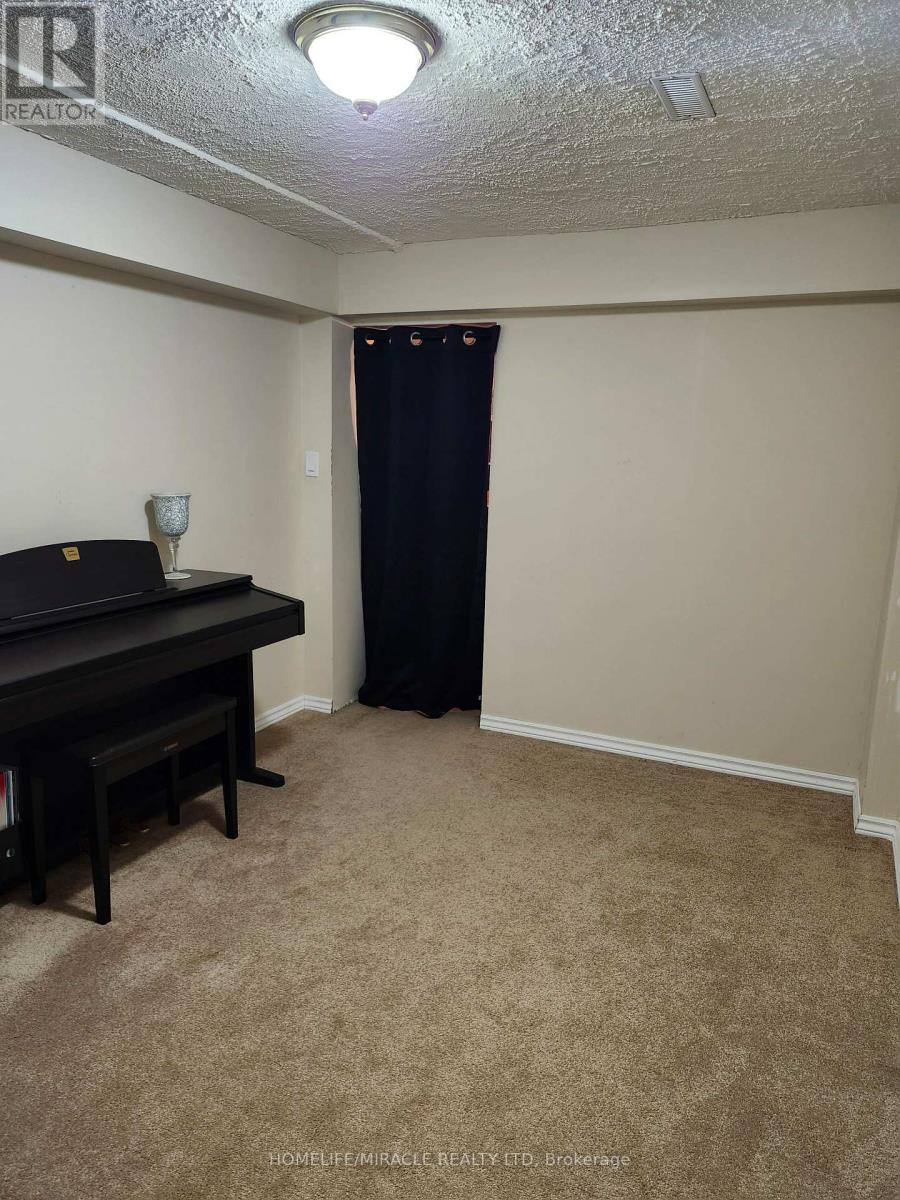 6149 Starfield Crescent, Mississauga, Ontario  L5N 1X2 - Photo 19 - W12906086